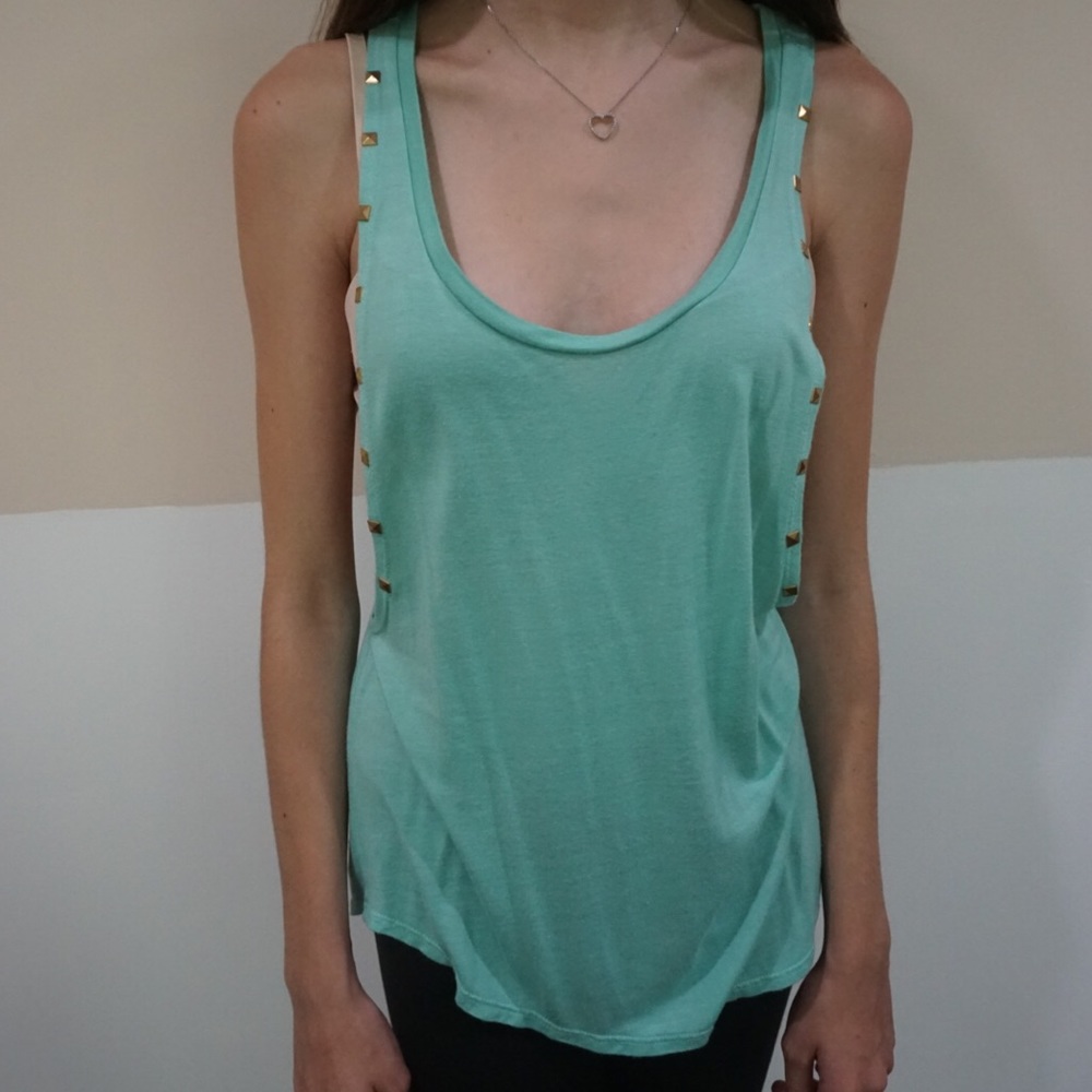 Cut-out Back Tanktop